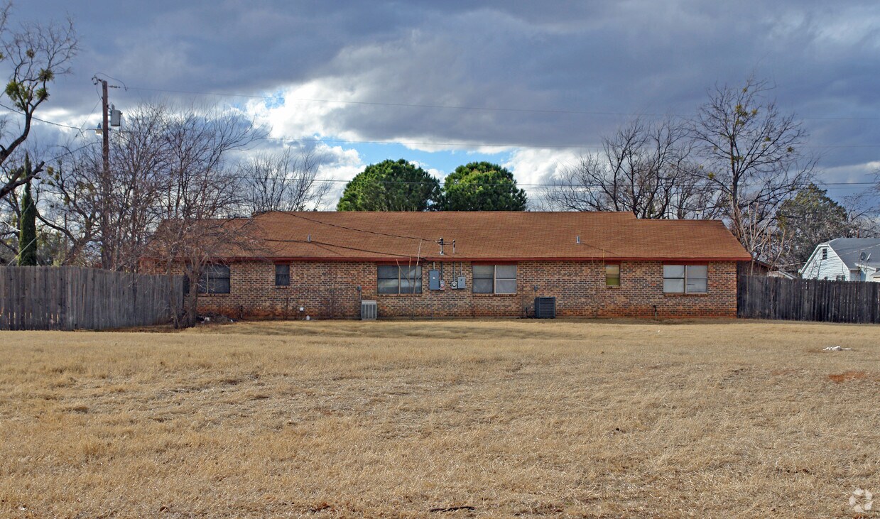 Building Photo - 1325 Cedar St