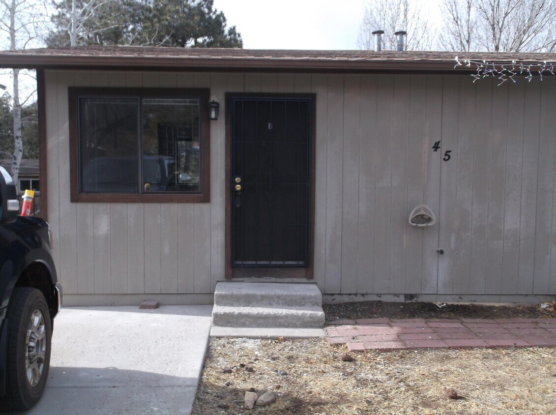 Primary Photo - 45 S Pinegrove Rd