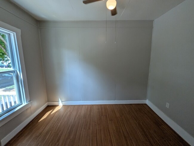 Building Photo - 330 W 17th St