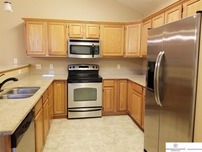 Building Photo - 2 bedroom in Omaha NE 68118