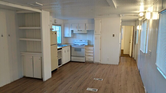 Foto del edificio - 18120 N 4400 W