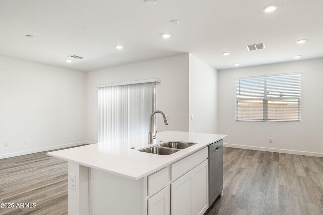 Foto del edificio - 15429 W Hackamore Dr
