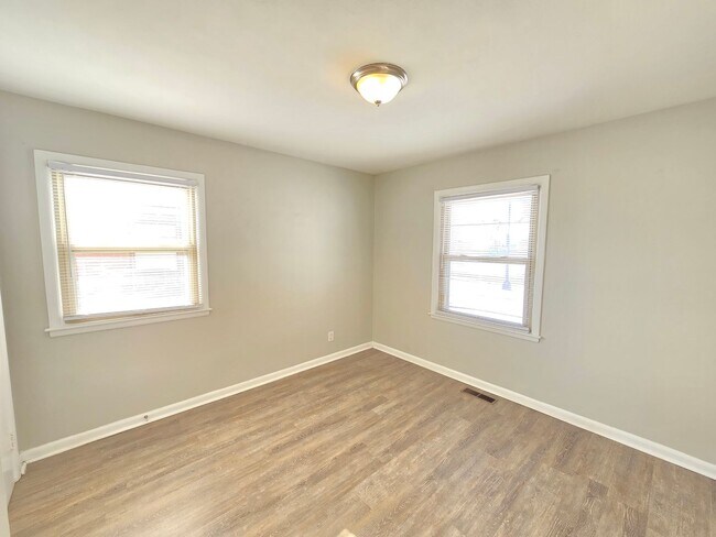 Foto del edificio - Updated 3 bedroom home located off Bardstown Rd!