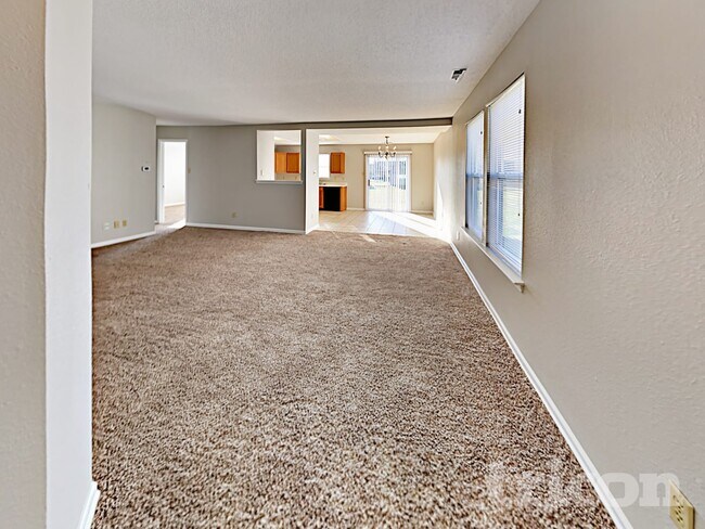 Foto del edificio - 7687 Mistflower Ln