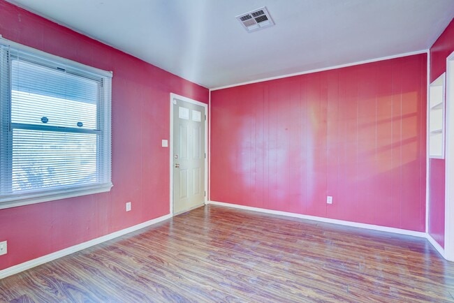 Building Photo - Stylish Home with Covered Deck & Easy I-44...