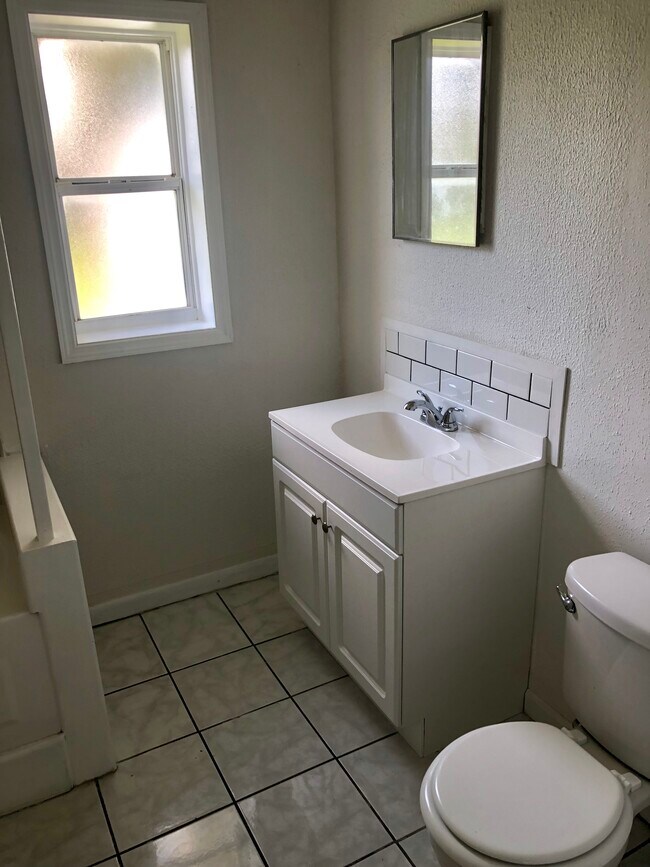Guest bathroom - 2629 Williston Dr.