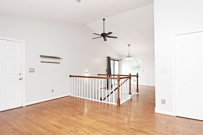 Foto del edificio - 502 Moseley Dr