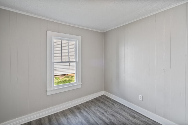 Building Photo - 403 McKenna St