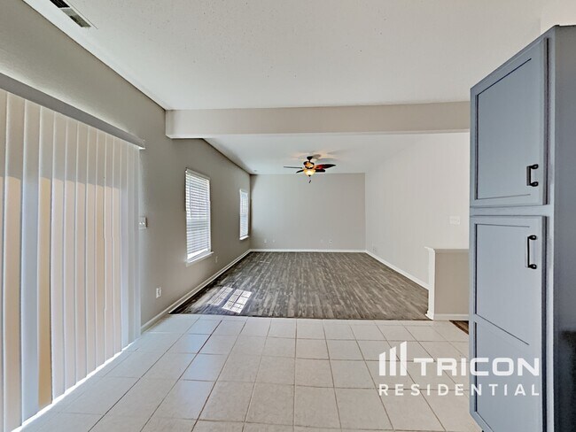 Foto del edificio - 3703 Whistlewood Ln
