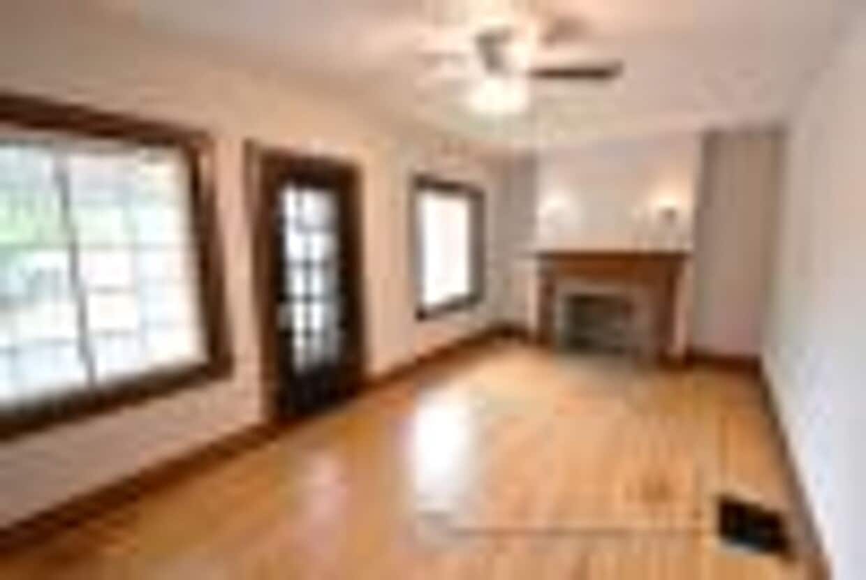 Primary Photo - 2832-2834 Indianola Avenue