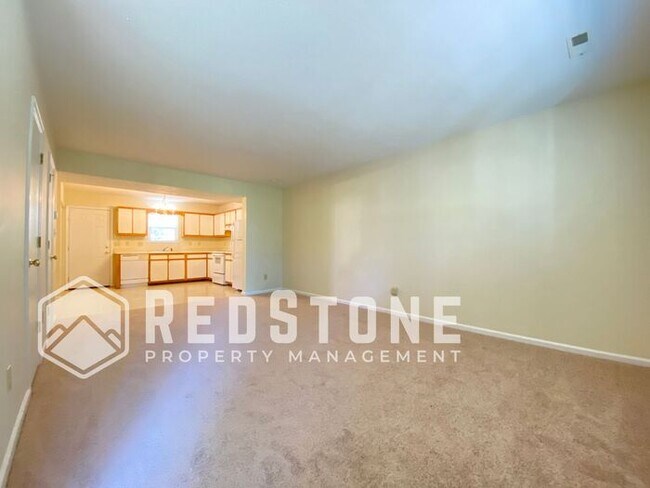 Building Photo - 2 Bedroom 1.5 Bath - Apartment