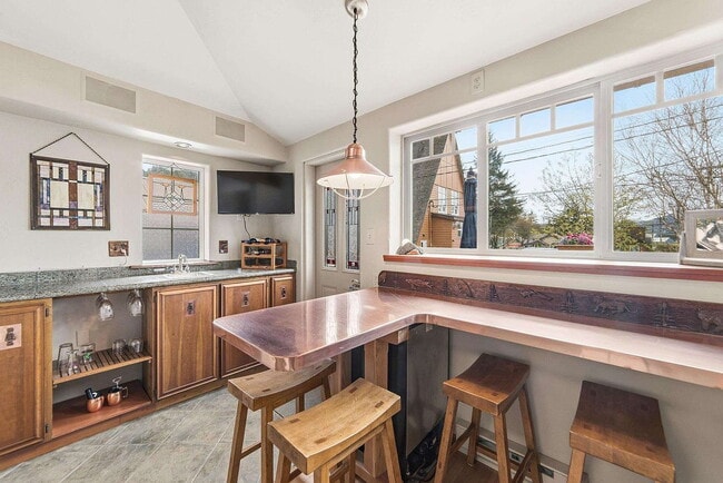 Building Photo - Single Family Home For Rent