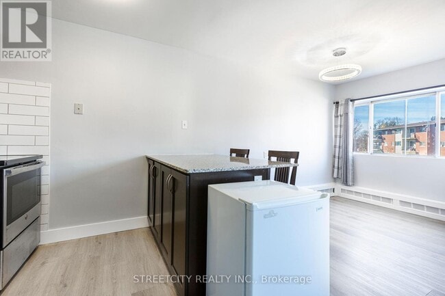 Photo du bâtiment - 1172 HAMILTON Rd