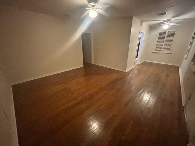 Foto del edificio - 2652 Merwyn Rd