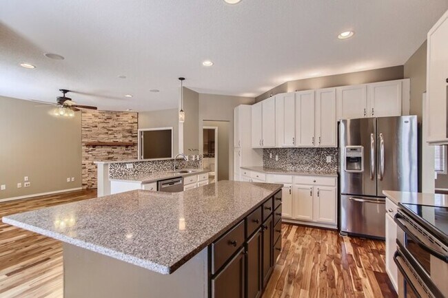 Building Photo - 1810 Penstemon Lane, Shakopee, MN, 55379