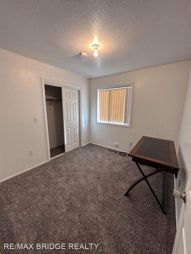 Building Photo - 3 br, 1.5 bath House - 1453 Gordon Creek