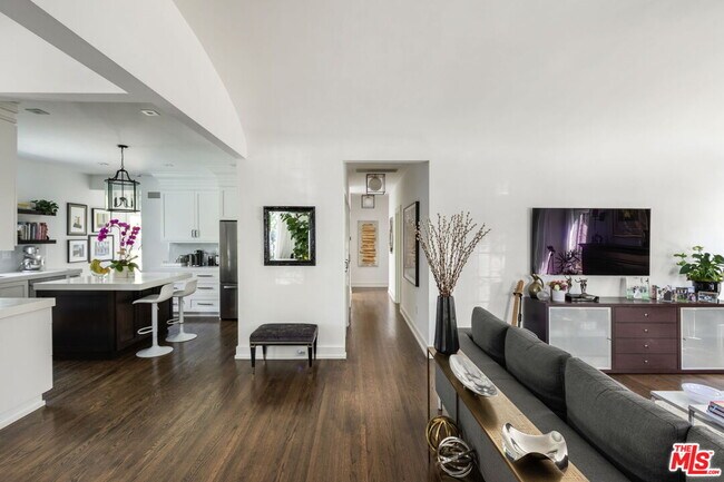 Foto del edificio - 10640 Rochester Ave