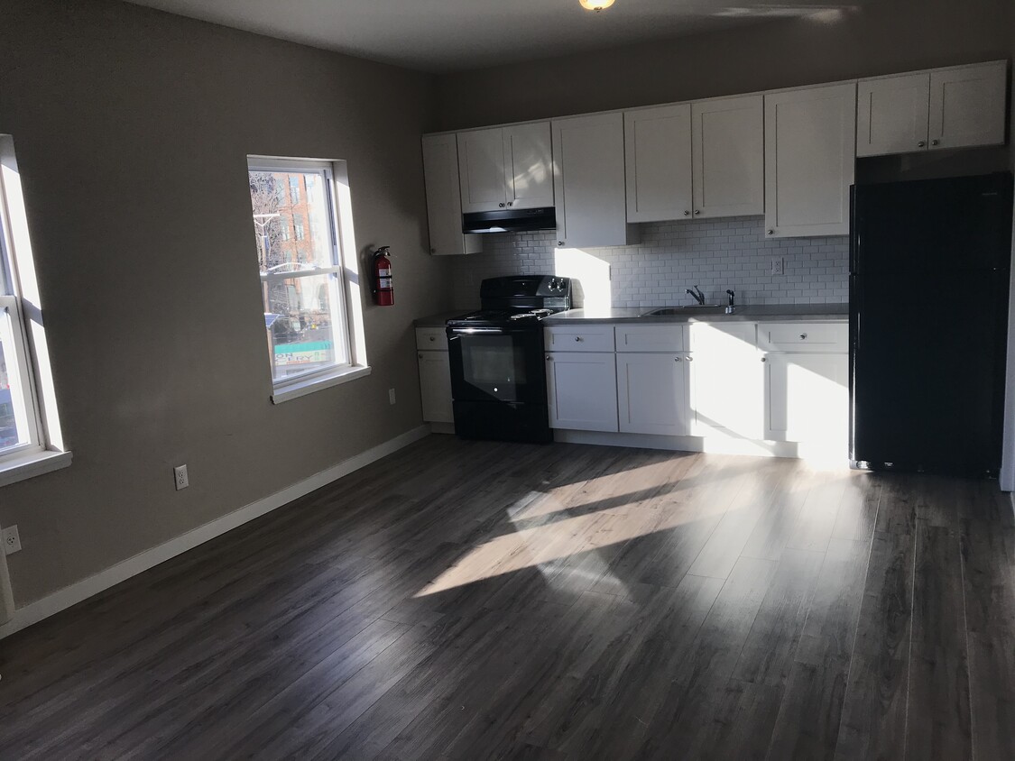 OPEN FLOOR PLAN - 146 Hamilton Ave