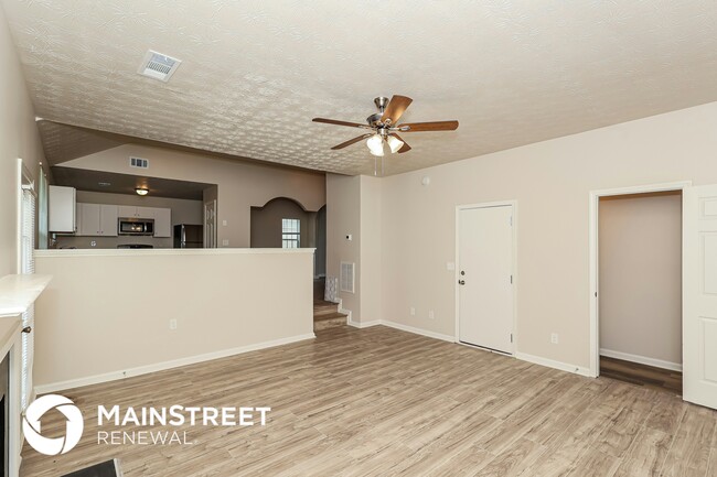 Building Photo - 2722 S Hills