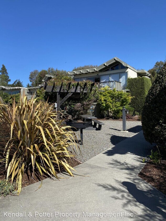 Foto principal - 56-98 Seacliff Dr