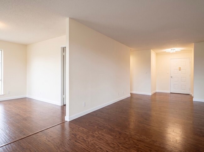 Building Photo - 8360 Greensboro Dr
