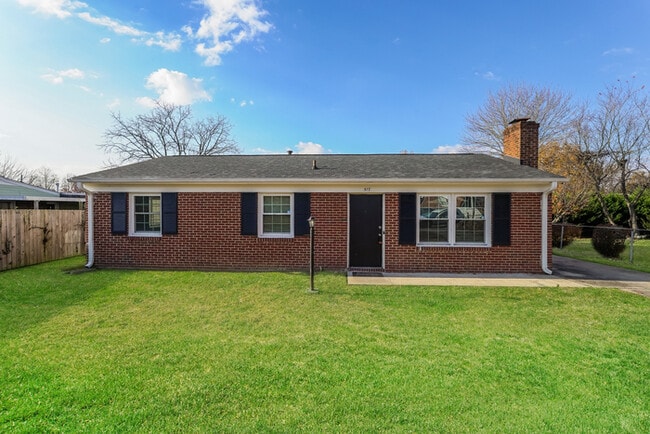 Building Photo - 517 Lama St