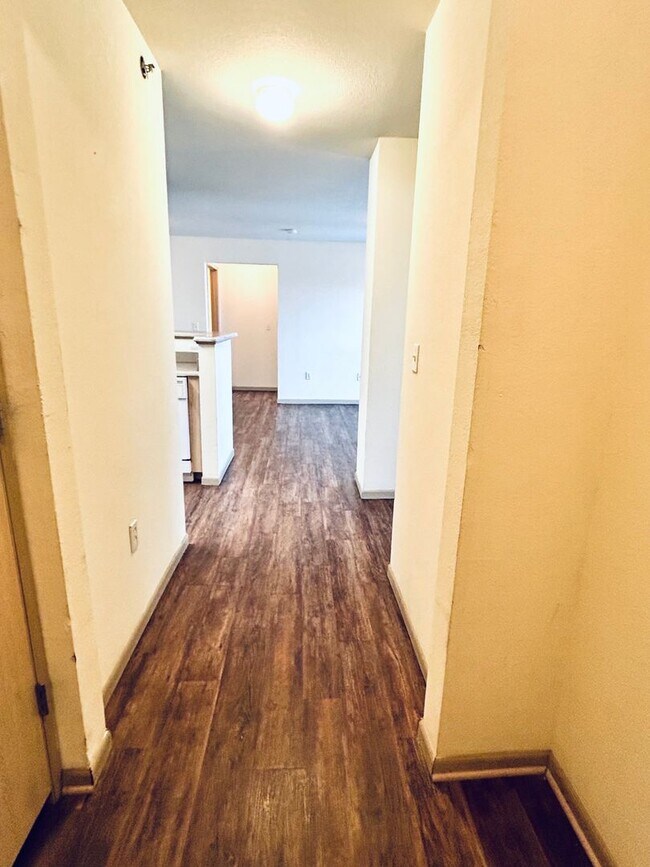 Foto del edificio - 2 Bedroom Apartment, Great Location!