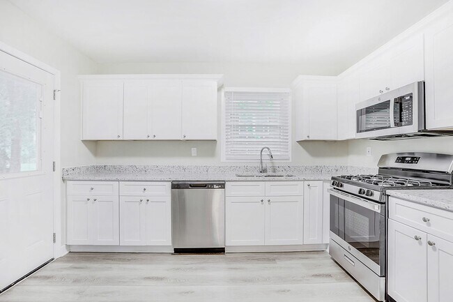 Building Photo - 2716 Lancaster Dr