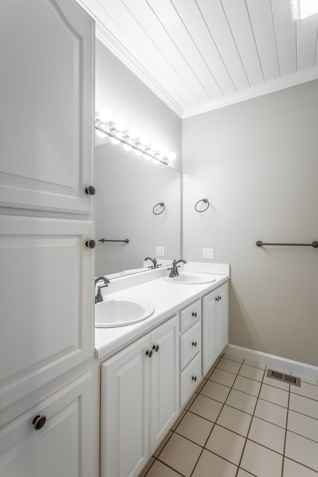Building Photo - 8517 Horseshoe Bend Ln