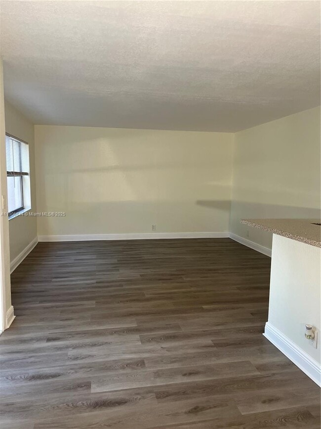 Foto del edificio - 11635 Royal Palm Blvd