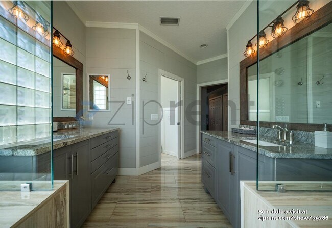 Foto del edificio - 6119 9th Ave Cir NE