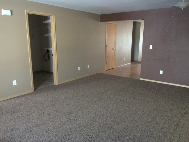 Building Photo - Home for Rent WSG Included!