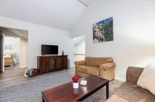 Foto del edificio - 6820 S Maxfield Dr