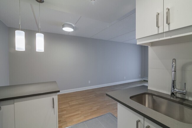 Photo du bâtiment - 1565 Avenue Victoria