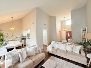 Building Photo - 532 1/2 Via De La Valle