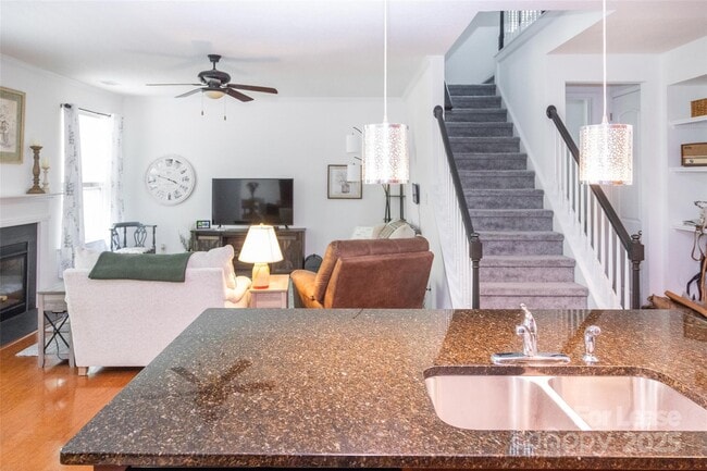 Building Photo - 102 Four Seasons Way