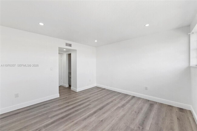 Building Photo - 840 SW 105th Ave