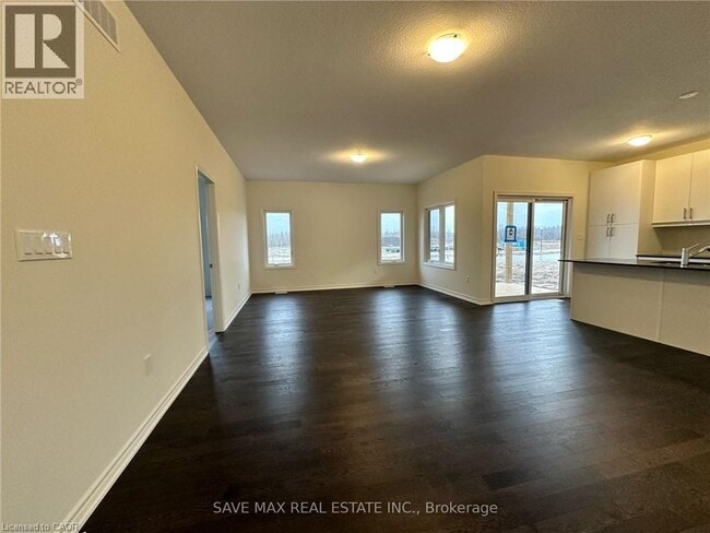 Building Photo - 155 Ellen St