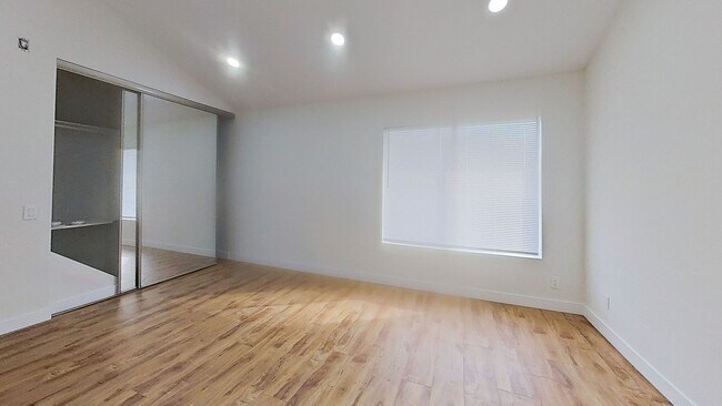 Foto del edificio - Newly Renovated 2 Bed / 2.5 Bath Townhome in North Hills
