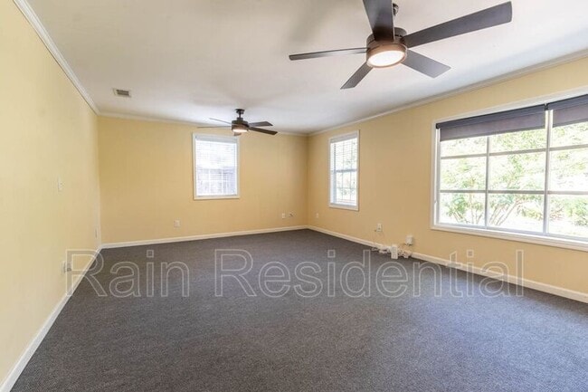 Building Photo - 240 Holcomb Blvd