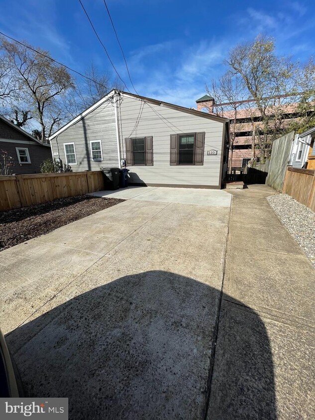 Primary Photo - 110-1/2 E Reed Ave