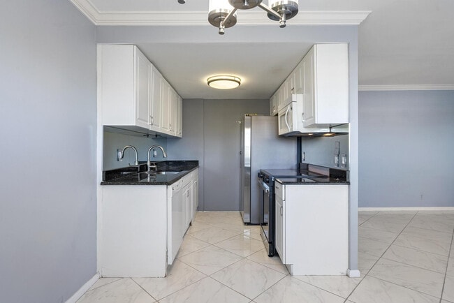 Building Photo - 4036 Cornwall B