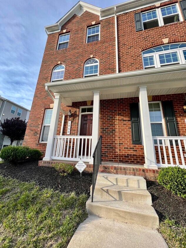 Foto principal - 1750 Featherstone Rd