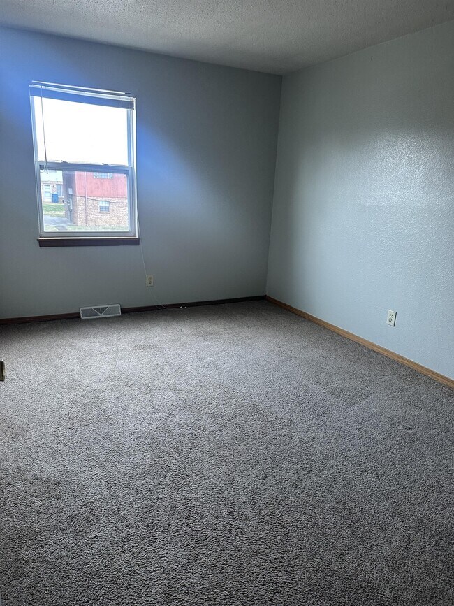 Building Photo - 3023 Aspen Dr