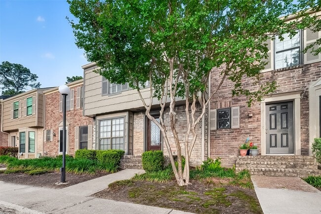 Building Photo - 7505 Memorial Woods Dr