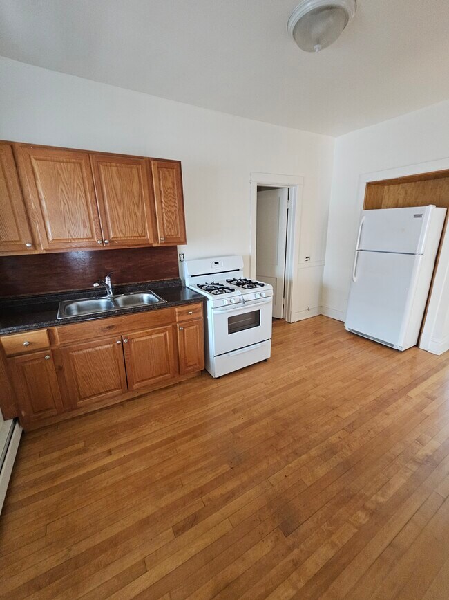 3753 3755 W Grace St Apartments in Chicago, IL