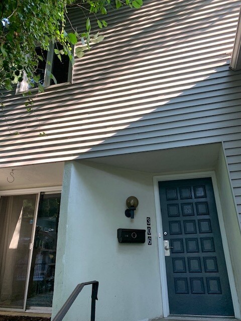 Building Photo - 306 Belpaire Ct