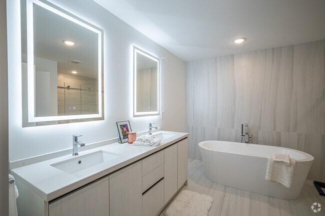 2BR, 3BA - Primary Bathroom - The Franklin at Westfield