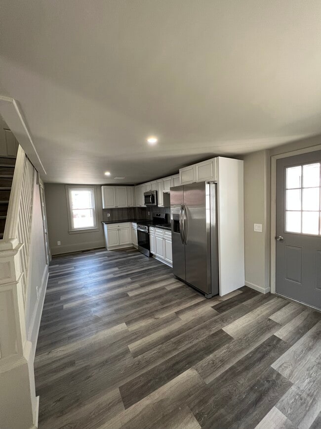 Building Photo - 113 N Coal St