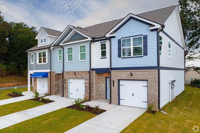 Foto del edificio - BRAND NEW 3 Bed 2.5 bathroom townhomes in Calhoun!